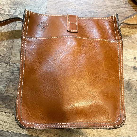 Patricia Nash | Classic Venezia Crossbody Pouch - Picture 4 of 13